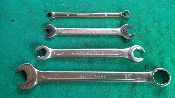 ประแจปากตาย,แหวน,แหวนผ่า ยี่ห้อ johnesway เบอร์ 8,10,12,13,14,20 งานใต้หวัน ของใหม่ ไม่มีตำหนิ เก่าเก็บ 1 ชุด มี 4 ชิ้น ชุดละ 150 บาทรวมส่งพัสดุธรรมดา มี 26 ชุดค่ะ