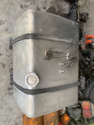 ขายถังน้ำมันรถบรรทุกอลูมิเนียม 400 ลิตรของญี่ปุ่นสภาพสวยๆ