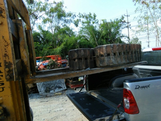 ส่งแทร็กยาง ใส่ รถบรรทุกตะขาบ ดั้มเปอร์ ไปนครนายก ครับ สนใจแวะมาชมนะครับ