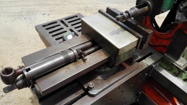 แท่นไสนอนใต้หวัน 20”แท่นรุ่นหนักมีฟีดเดินออโต้ อุปกรณ์ครบ ไฟ 380V พร้อมใช้ แท่นไสนอนใต้หวัน 20”แท่นรุ่นหนักมีฟีดเดินออโต้ อุปกรณ์ครบ ไฟ 380V พร้อมใช้