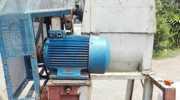 เครื่องโม่พลาสติก ขนาด 30 HP ใบมีดเล็บเสือ ยาว 60 cm ไฟ 380V เข้ามา 2 ตัว (ติดไม่หมุนขายตามสภาพ)