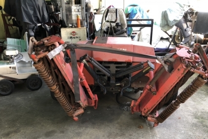 ขาย รถตัดหญ้าตัดกรีนแบบ3แก๊งเครื่องยนต์ดีเซล3สูบเครื่องติดได้ปกติแต่เอาไปเก็บงานนิดหน่อย ราคา33,000