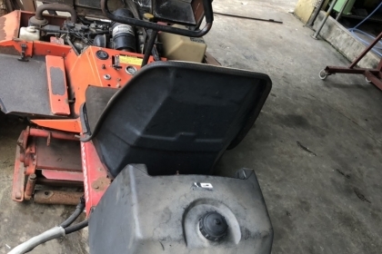 ขาย รถตัดหญ้าตัดกรีนแบบ3แก๊งเครื่องยนต์ดีเซล3สูบเครื่องติดได้ปกติแต่เอาไปเก็บงานนิดหน่อย ราคา33,000