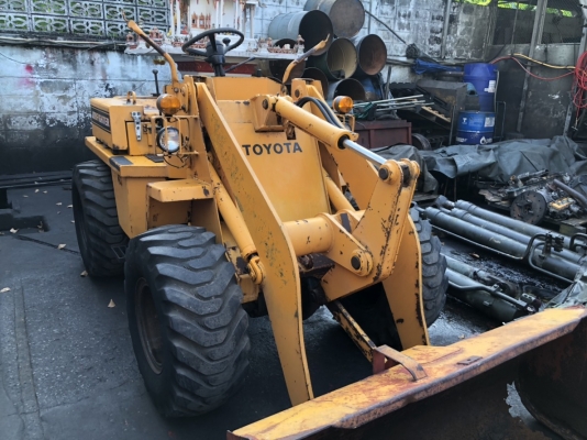 รถตักล้อยาง TOYOTA เอวอ่อน เก่าญี่ปุ่นแท้ ๆ สภาพดีมาก