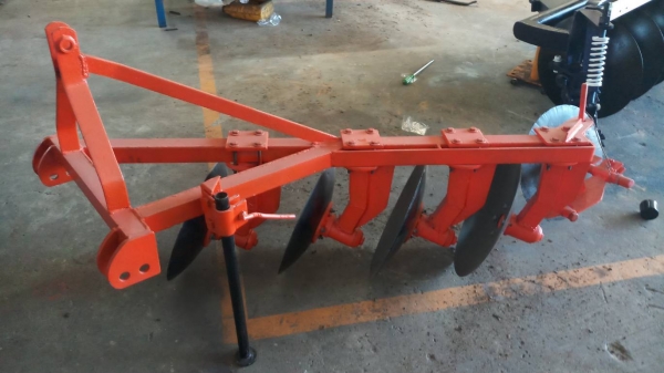 ผานบุกเบิก 18 นิ้ว 4 ใบ สวยๆ ราคาเบา 13000 ผานบุกเบิก 18 นิ้ว 4 ใบ สวยๆ ราคาเบา 13000