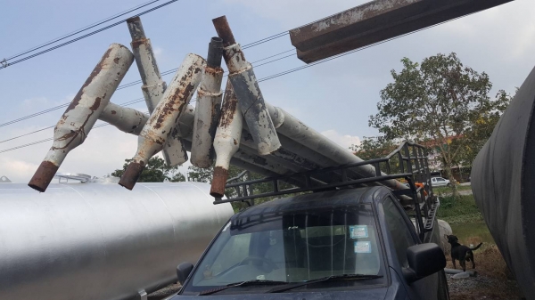 เสาโคมไฟขนาด 4.5 นิ้วยาว 6 เมตร ชุบกาวาไนท์อย่างดี