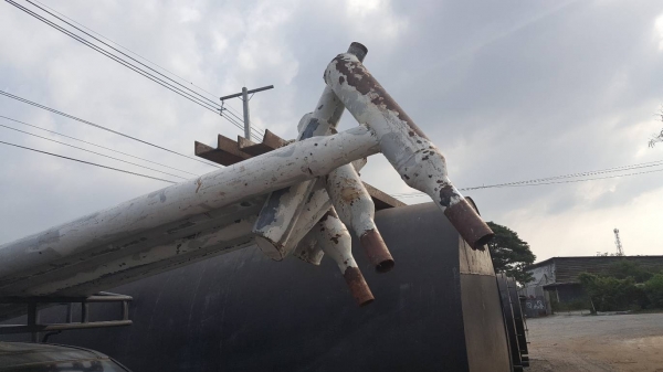 เสาโคมไฟขนาด 4.5 นิ้วยาว 6 เมตร ชุบกาวาไนท์อย่างดี