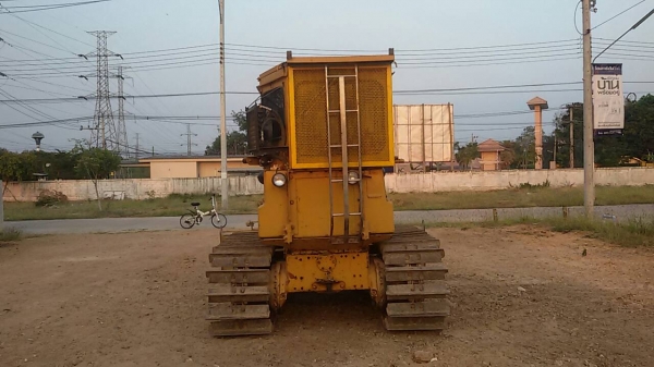 ขายรถแทรคเตอร์ D20P รุ่น 5 ติดแอร์หมดเกือบ 40,000 บาท เปลี่ยนใบมีดเป็น D3 เสริมตีนทั้งหมด 2 เส้น ใส่แคเรียเพิ่มให้อีก 2 ลูก เสริมใบให้อีกข้างละ 2 ใบ  รถจะยาวกว่ารถ D2 ธรรมดา ขับนิ่ม รถนอกแท้ๆ สวยตามรูป   รถสภาพดี แข็งแรง รถนอกแท้ๆ ราคา 500,000 บาท (แถมเทล