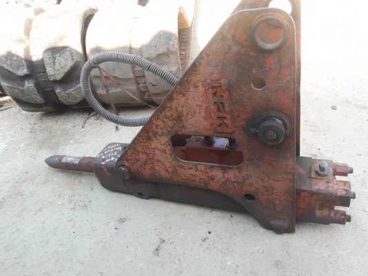 ขายรถขุด KOMATSU PC30FR-1  เครื่องKomatsu เครื่องยนต์3D82 ขนาด 3 สูบ  คอนโทรลน้ำมัน ปั้มนิ้ว แทรคเหล็ก  ใบมีด มีหลังคา รถเก่าบริษัท สภาพพร้อมใช้งาน  รถขายตามสภาพ (มีลายเจาะ ขายพร้อมหัวกระแทกและบุ้งกี๋)