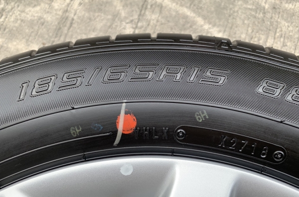 ล้อแม็กป้ายแดง 4รู100 Nissan Note,Almera ,March ขอบ 15 พร้อมยางป้ายแดง Dunlop 185-65-15 ปี 18 สวยกริ๊บๆ