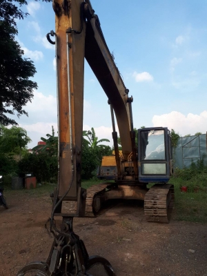 ขาย KOMATSU PC 200-3  ติดหัวคีบ  รถตามภาพ  เจ้าของขายเอง ราคา  340,000 บาท