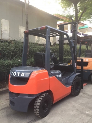 อาร์ ซี เอชโฟรคลิฟท์ ขาย โตโยต้า รุ่น 8 ดีเซล.