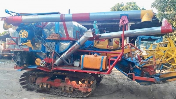 ขายด่วน ศักดิ์พัฒนา KM พร้อมใช้งาน เครื่อง ISUZU 6HH1 ปั๊ม 23 แรงดีทำงานได้เร็ว ช่วงล่างตัวเดินโม่ โซ่ 43 ข้อ พร้อมทำงานได้เลย ราคาต่อรองได้ครับ ขายด่วน ศักดิ์พัฒนา KM พร้อมใช้งาน เครื่อง ISUZU 6HH1 ปั๊ม 23 แรงดีทำงานได้เร็ว ช่วงล่างตัวเดินโม่ โซ่ 43 ข้อ พร้อมทำงานได้เลย ราคาต่อรองได้ครับ