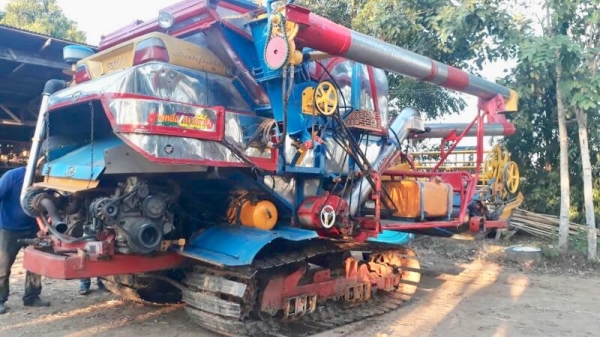 ขายด่วน ศักดิ์พัฒนา KM พร้อมใช้งาน เครื่อง ISUZU 6HH1 ปั๊ม 23 แรงดีทำงานได้เร็ว ช่วงล่างตัวเดินโม่ โซ่ 43 ข้อ พร้อมทำงานได้เลย ราคาต่อรองได้ครับ ขายด่วน ศักดิ์พัฒนา KM พร้อมใช้งาน เครื่อง ISUZU 6HH1 ปั๊ม 23 แรงดีทำงานได้เร็ว ช่วงล่างตัวเดินโม่ โซ่ 43 ข้อ พร้อมทำงานได้เลย ราคาต่อรองได้ครับ