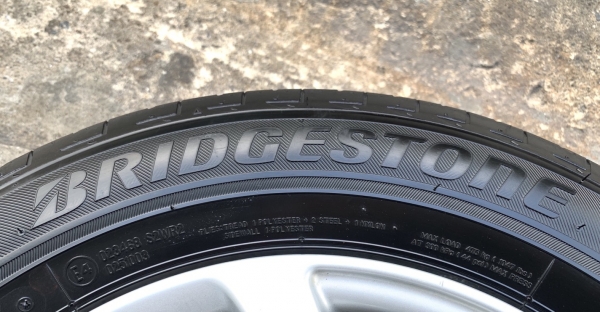 ล้อแม็ก Honda Brio Amaze ขอบ 14 พร้อมยาง 175-65-14 Bridgestone ปี 17 สภาพดี ดอกยางหนาปึก