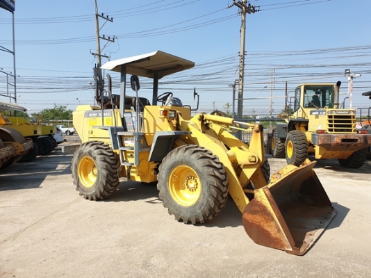 ขายรถตักล้อยาง ยี่ห้อ KOMATSU WA100-3 นำเข้าจากญี่ปุ่นแท้ 100\% สภาพสวย ไม่เคยใช้งานในไทย