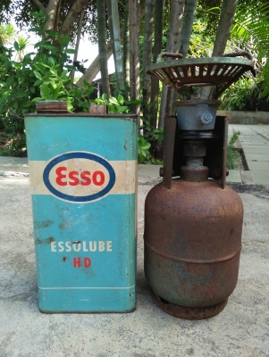 ถังเเก๊สเก่าใบจิ๋ว Esso แก๊ส พร้อมหัวเดิม เทียบขนาดกระป๋องน้ำมัน ของเก่าหายาก