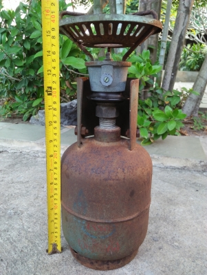 ถังเเก๊สเก่าใบจิ๋ว Esso แก๊ส พร้อมหัวเดิม เทียบขนาดกระป๋องน้ำมัน ของเก่าหายาก ถังเเก๊สเก่าใบจิ๋ว Esso แก๊ส พร้อมหัวเดิม เทียบขนาดกระป๋องน้ำมัน ของเก่าหายาก