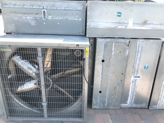 ขายชุดพัดลมระบายอากาศ Overinter 550W 380V สภาพสวย พร้อมใช้งาน มี 8ชุด ราคาชุดละ 5,500 บาท