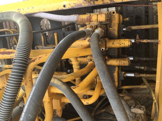 CAT ญี่ปุ่น PC300 ขายตามสภาพ 350,000 CAT ญี่ปุ่น PC300 ขายตามสภาพ 350,000