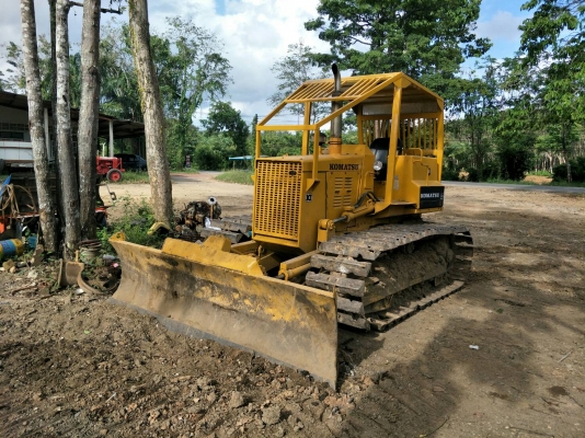 มี VDO ให้ชม.รถแทรคเตอร์ KOMATSU D31P-16 สไลด์ใบมีด 6 ทิศทาง เกียร์ท๊อก ราคา 320000 มี VDO ให้ชม.รถแทรคเตอร์ KOMATSU D31P-16 สไลด์ใบมีด 6 ทิศทาง เกียร์ท๊อก ราคา 320000