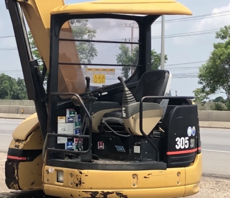 ขายรถขุด CAT 305SR คอลโทรลสั้น ปั้มนิ้ว นำเข้าเองจากญี่ปุ่น สภาพสวยพร้อมใช้ มีVDOการทำงานครับ