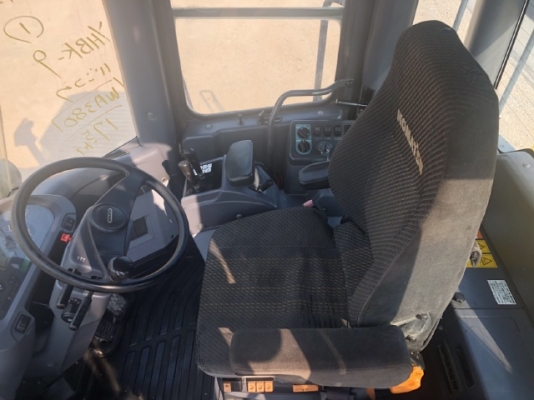 ขายรถตักล้อยาง KOMATSU WA380-5 นำเข้าเองจากญี่ปุ่น สภาพสวยพร้อมใช้ ขายรถตักล้อยาง KOMATSU WA380-5 นำเข้าเองจากญี่ปุ่น สภาพสวยพร้อมใช้