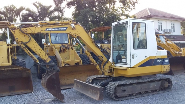 ต้องการขายรถขุดยี่ห้อKOMATSU-PC40-6 รถนอกนำเข้าจากญี่ปุ่น