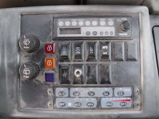 ขายรถตัก ยี่ห้อ HITACHI รุ่น LX190-7