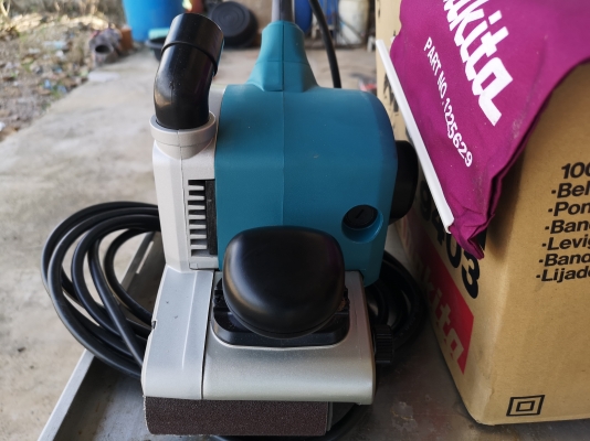 ขายรถถังขัดกระดาษทราย หน้า​ 4 นิ้ว​ ยี่ห้อ​ MAKITA.รุ่น​ 9403​ รุ่นนี้ผลิตญี่ปุ่น​(made in Japan) สภ