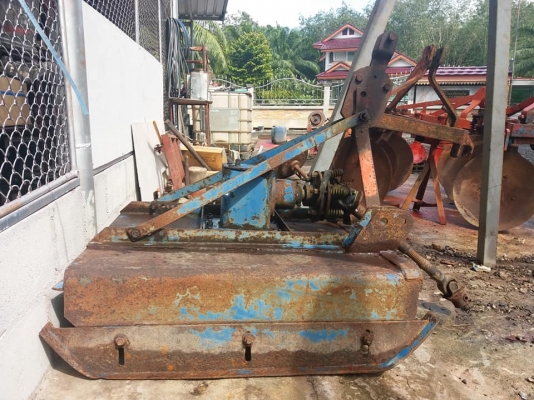 ขายตัดหญ้า HUI ขนาด 1 เมตร หัวใหญ่ขายตามสภาพ  ราคา 1,4000 บาท  สนใจสอบถาม 084-9997463