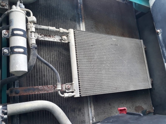 KOBELCOS K200-8 # YN12-60481 มีลายแย็ก มือสองญี่ปุ่น