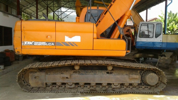 ขายรถขุด doosan dx225 ขายรถขุด doosan dx225