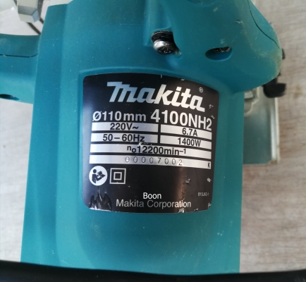 เครื่องตัด 4" MAKITA 4100NH2 ใส่กับใบตัด4 นิ้ว ใช้ได้ทั้งกับใบตัดเปียกและ ใบตัดแห้ง  สภาพสวยเดิม ทำงานดี  อุปกรณ์ตามรูป