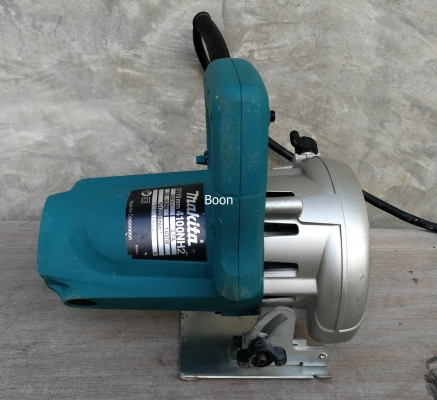 เครื่องตัด 4" MAKITA 4100NH2 ใส่กับใบตัด4 นิ้ว ใช้ได้ทั้งกับใบตัดเปียกและ ใบตัดแห้ง  สภาพสวยเดิม ทำงานดี  อุปกรณ์ตามรูป