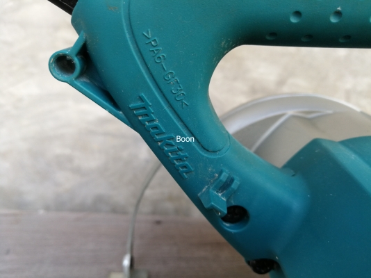 เครื่องตัด 4" MAKITA 4100NH2 ใส่กับใบตัด4 นิ้ว ใช้ได้ทั้งกับใบตัดเปียกและ ใบตัดแห้ง  สภาพสวยเดิม ทำงานดี  อุปกรณ์ตามรูป