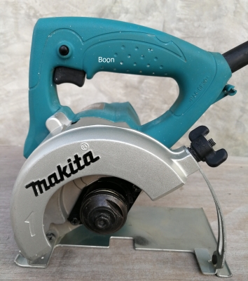เครื่องตัด 4" MAKITA 4100NH2 ใส่กับใบตัด4 นิ้ว ใช้ได้ทั้งกับใบตัดเปียกและ ใบตัดแห้ง  สภาพสวยเดิม ทำงานดี  อุปกรณ์ตามรูป
