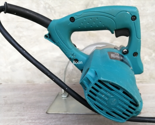 เครื่องตัด 4" MAKITA 4100NH2 ใส่กับใบตัด4 นิ้ว ใช้ได้ทั้งกับใบตัดเปียกและ ใบตัดแห้ง  สภาพสวยเดิม ทำงานดี  อุปกรณ์ตามรูป