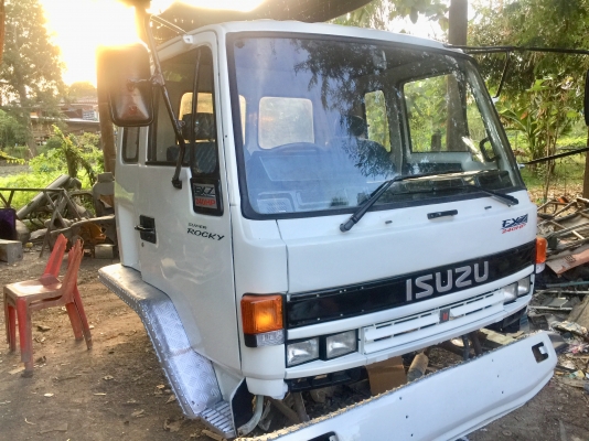 ขาย หัวสิบล้อ ISUZU  ร็อคกี้ สีใหม่ พร้อมใช้งาน