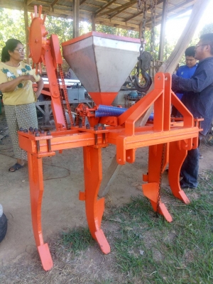 ริปเปอร์ พร้อม ถังฝังปุ๋ย ริปเปอร์ พร้อม ถังฝังปุ๋ย