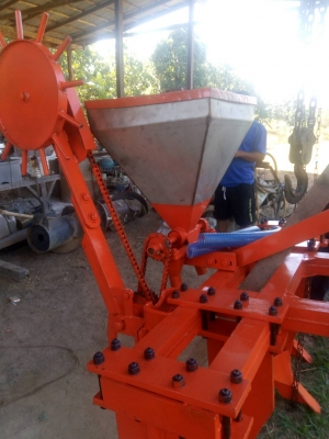 ริปเปอร์ พร้อม ถังฝังปุ๋ย ริปเปอร์ พร้อม ถังฝังปุ๋ย