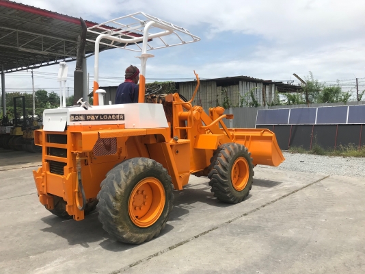 ขายรถตักKOMATSUรุ่น505นำเข้าญี่ปุ่นไม่เคยใช้งานในไทย เอวอ่อน  เครื่องดีเซล4สูบ สภาพดีพร้อมใช้งานมีหลายคัน 081-8302909 จิรโรจน์ Line  : Jiraroj2909