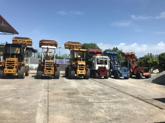 ขายรถตักKOMATSUรุ่น507นำเข้าญี่ปุ่นไม่เคยใช้งานในไทย เอวอ่อน  เครื่องดีเซล4สูบ สภาพดีพร้อมใช้งานขาย520000 081-8302909 จิรโรจน์ Line  :  jiraroj2909