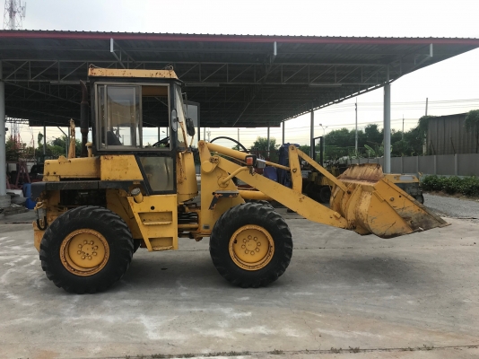 ขายรถตักKOMATSUรุ่น507นำเข้าญี่ปุ่นไม่เคยใช้งานในไทย เอวอ่อน  เครื่องดีเซล4สูบ สภาพดีพร้อมใช้งานขาย520000 081-8302909 จิรโรจน์ Line  :  jiraroj2909