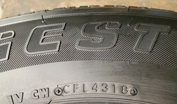 ยางใหม่ป้ายแดง 255-65-17 Bridgestone ปลายปี 18 ดอกเต็มๆ ตุ่มอลัง เส้นสีจัดจ้าน