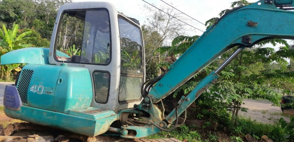 ขายรถแบคโฮ KOMATSU PC40-7 เอกสารอินวอย ราคา 400000