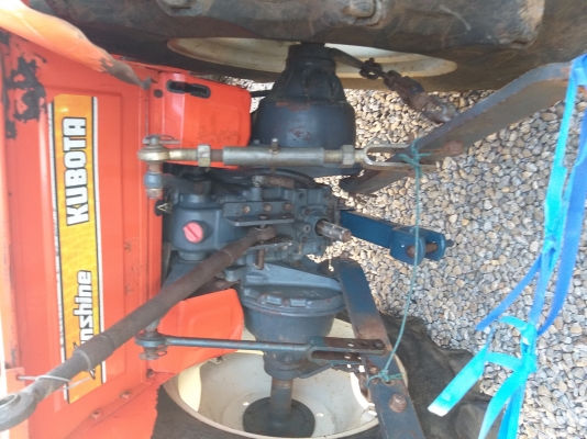 ขายรถไถตักสภาพเก่านอกสีเดิมๆสภาพสวย ยกใด้ 3เมตรสบาย