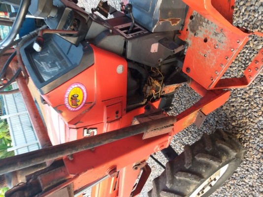 ขายรถไถตักสภาพเก่านอกสีเดิมๆสภาพสวย ยกใด้ 3เมตรสบาย