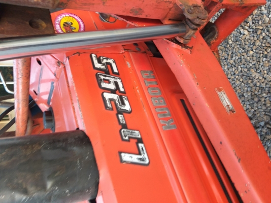 ขายรถไถตักสภาพเก่านอกสีเดิมๆสภาพสวย ยกใด้ 3เมตรสบาย