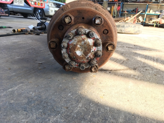 ขาย12.000บาท อะไหล่ช่วงล่าง เพลาหลัง 6ล้อฮีโน่KM.